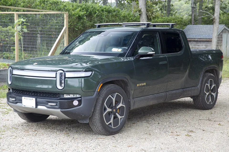 Rivian R1T — vue de trois quarts avant