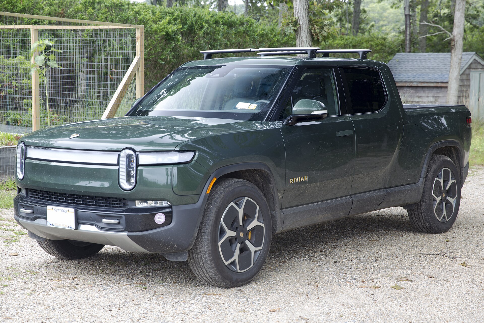 Rivian R1T — vue de trois quarts avant