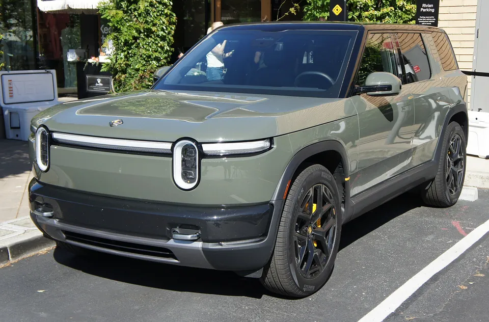 Rivian R2 — vue de trois quarts avant