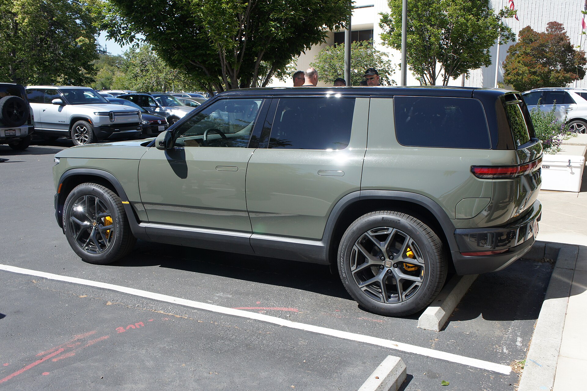 Rivian R2 — vue de trois quarts arrière
